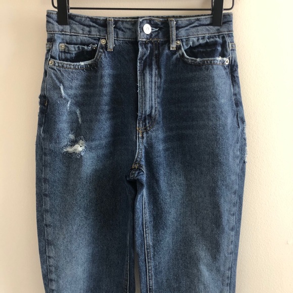 Vtg inspired BDG High Waist Distressed Mom Jeans - Picture 3 of 15
